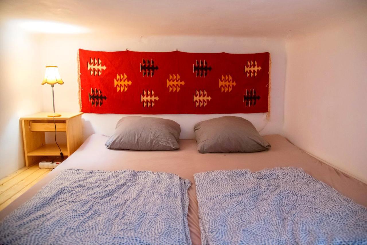 Hostal Nest *